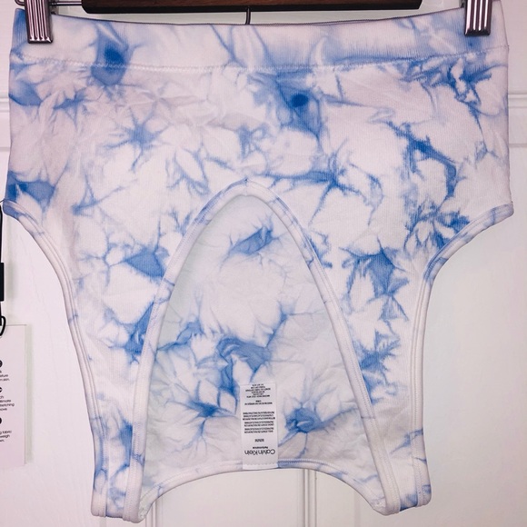 Calvin Klein sports bra (M) - Picture 3 of 10